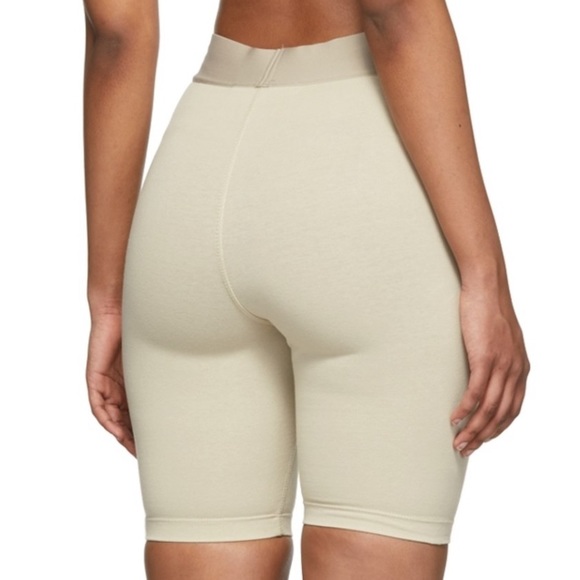 Essentials shorts - Picture 3 of 5
